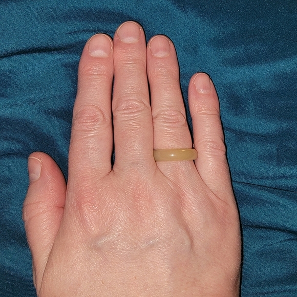 New Cream Color Glass Ring. - Picture 3 of 3